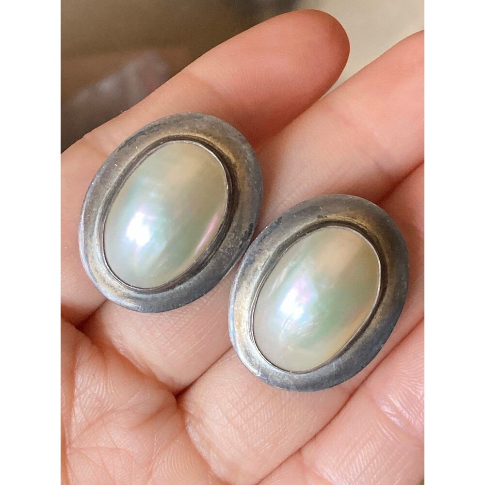 Vintage signed Native American sterling silver Mabe Pearl clip on earrings